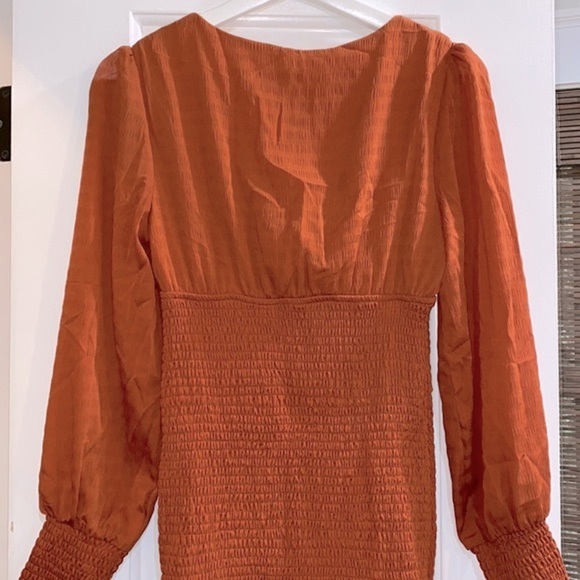 Storia rust color smocked bodycon dress size medium - Picture 10 of 15